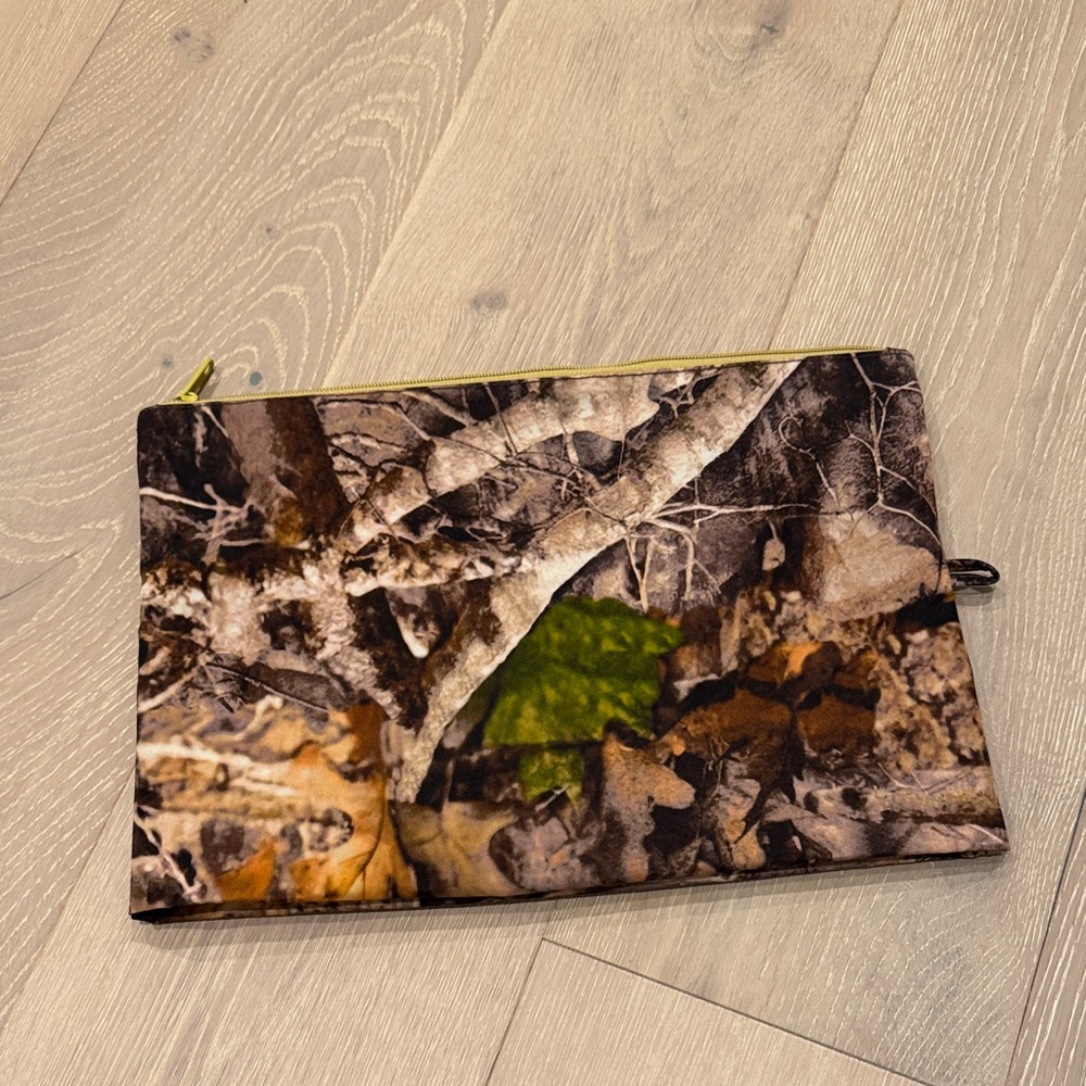 NWOT BAGGU REAL TREE PHOTO FOREST CAMO GO POUCH DISCONTINUED RARE